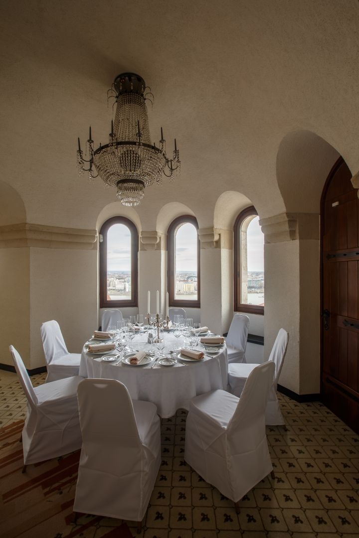 Halászbástya Étterem, Budapest Halászbástya Étterem - elegáns asztalterítő, damaszt abrosz, damaszt szalvéta, ruhaszalvéta, logózott szalvéta