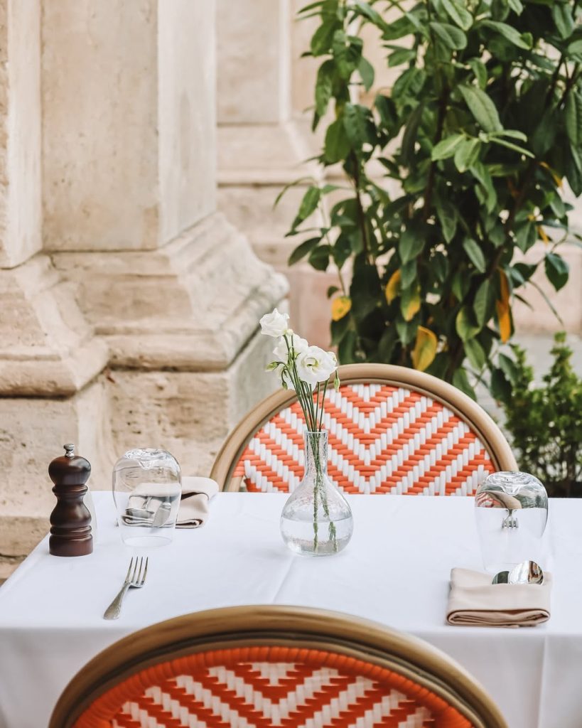 Ida Bistro - damaszt asztalterítő, éttermi abroszok, logózott szalvéta, kötény, ruhaszalvéta