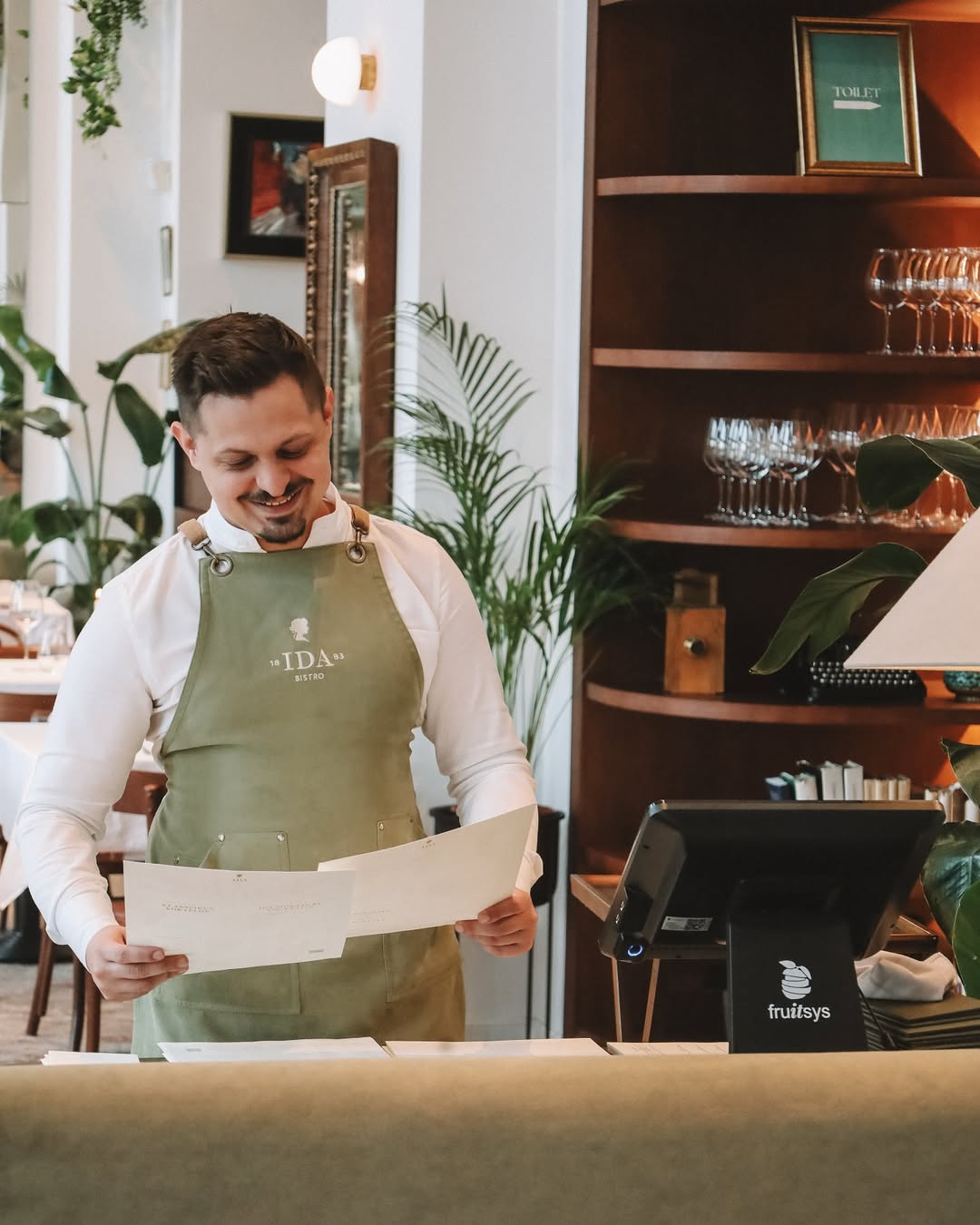 IDA Bistro, Budapest Ida Bistro - damaszt asztalterítő, éttermi abroszok, logózott szalvéta, kötény, ruhaszalvéta