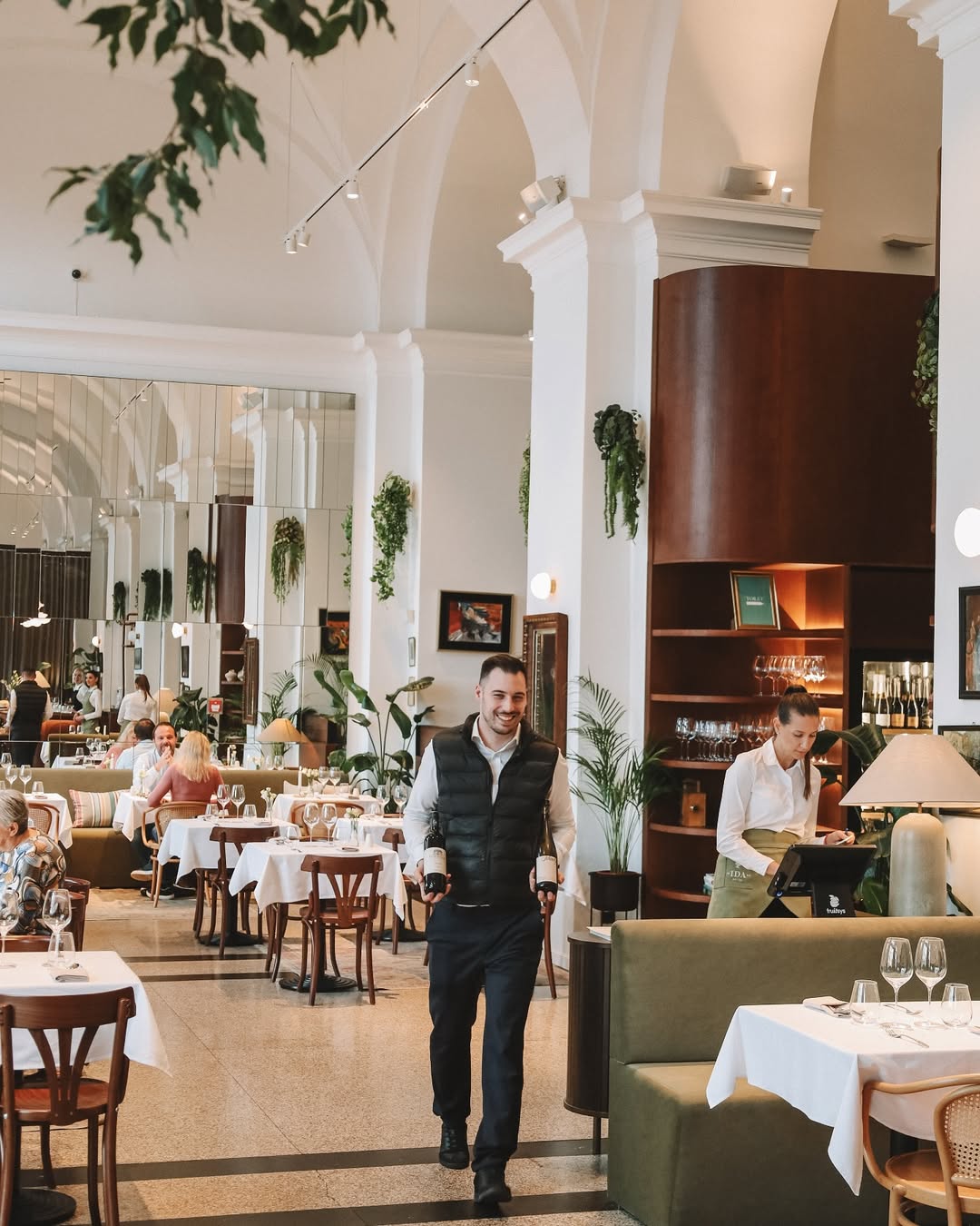 IDA Bistro, Budapest Ida Bistro - damaszt asztalterítő, éttermi abroszok, logózott szalvéta, kötény, ruhaszalvéta