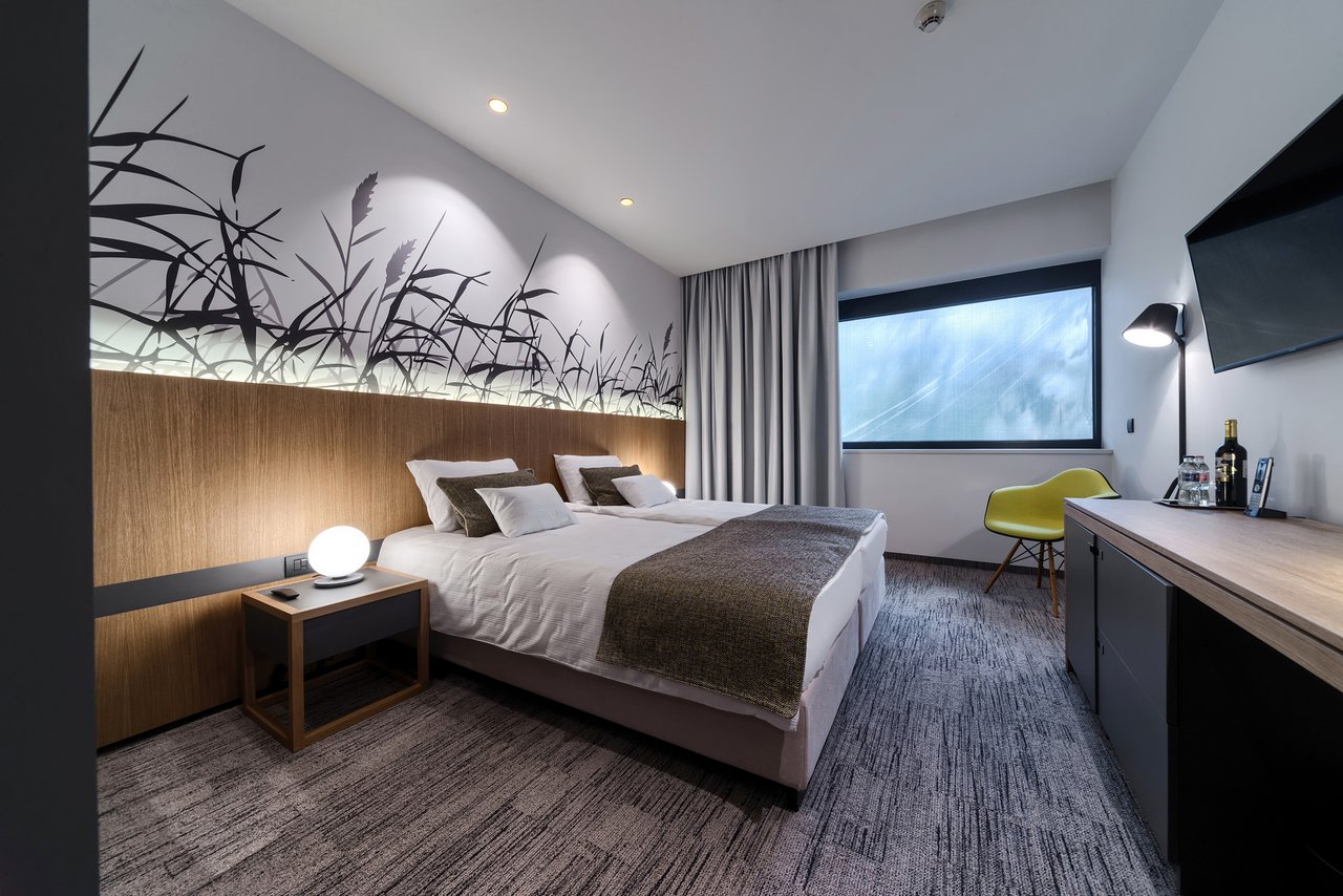 Hotel Donautica, Fadd textil nagyker