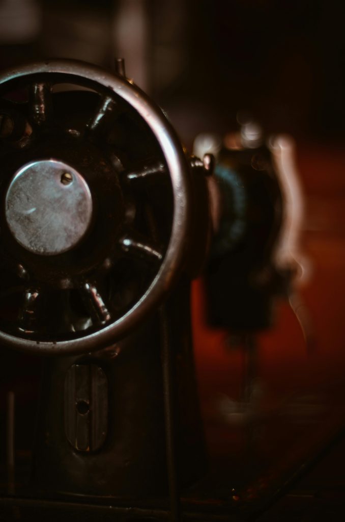 a szép textíliák kulcsgépei a varrógépek