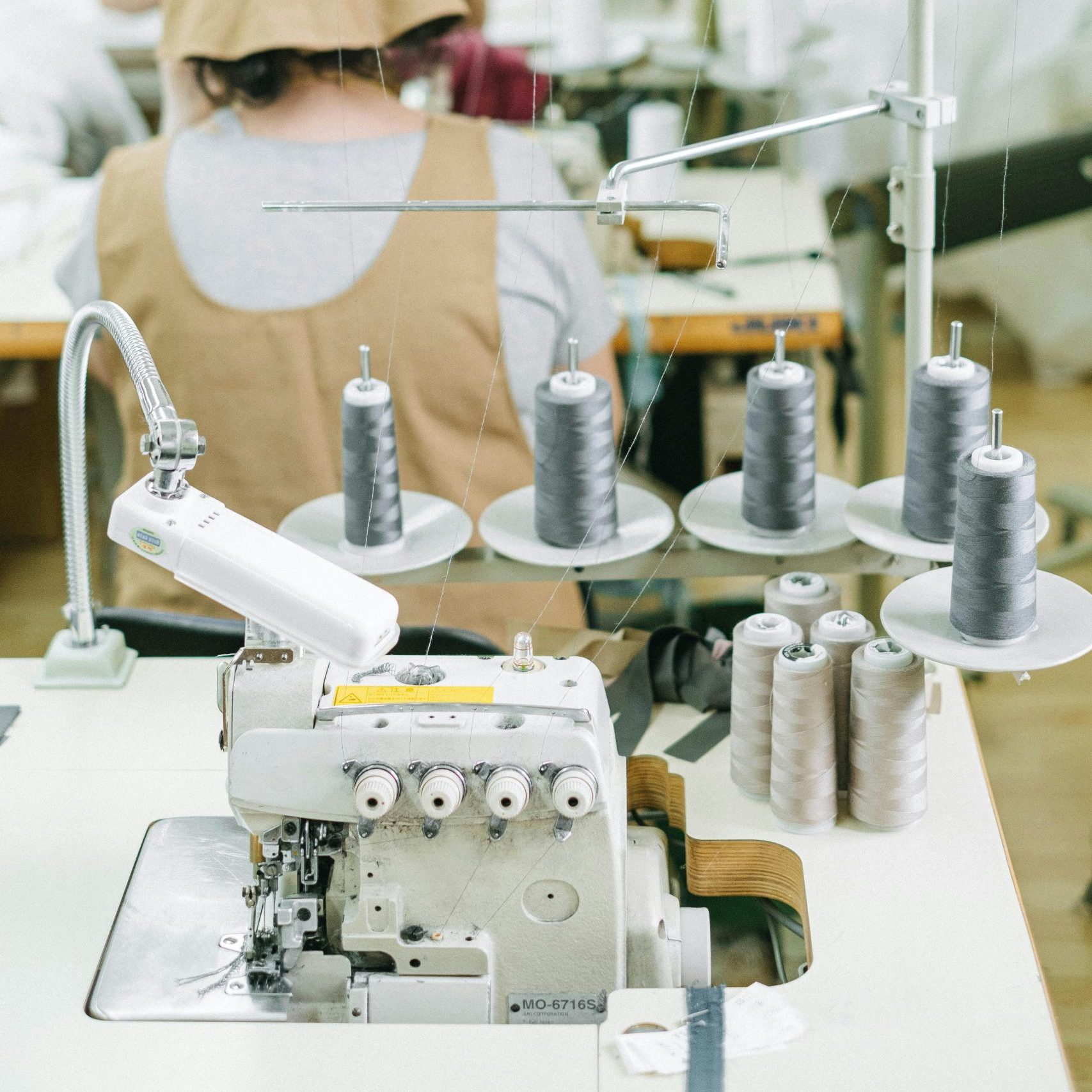 Ipari varrógépek a szállodai ágyneműhuzatok varrásának kulcsai